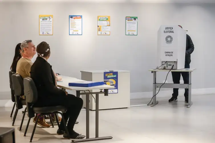 Eleições 2026: urna eletrônica completa 30 anos