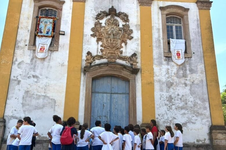 Estudantes de São Gonçalo do Rio Abaixo fazem visita pedagógica a Ouro Preto