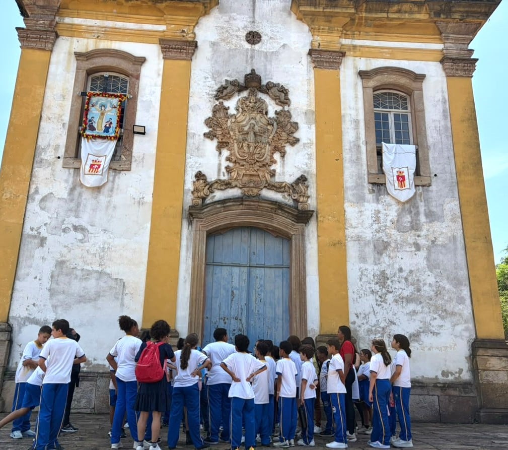 Estudantes de São Gonçalo do Rio Abaixo fazem visita pedagógica a Ouro Preto