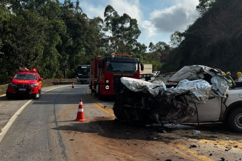 Colisão entre caminhonete e caminhão deixa um morto na BR-381, em João Monlevade
