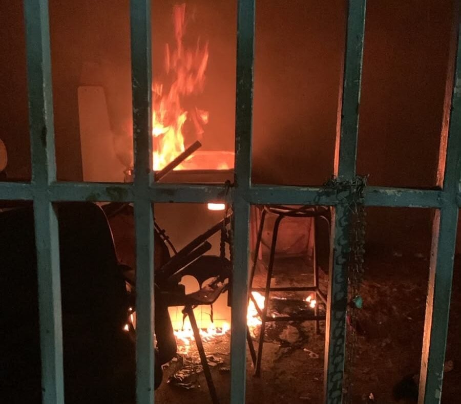 Incêndio atinge garagem de residência no Centro de Itabira