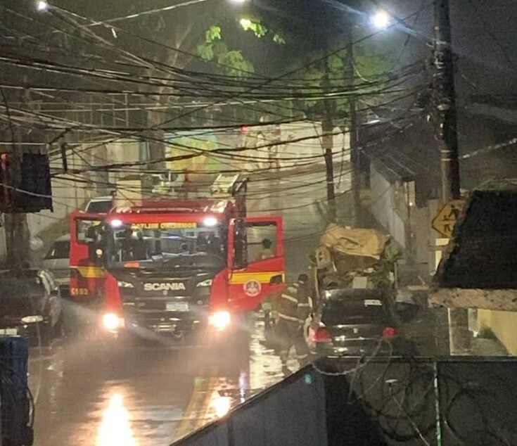 Incêndio atinge garagem de residência no Centro de Itabira