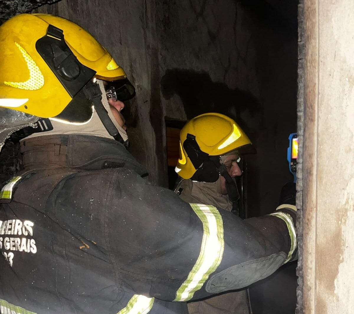Incêndio destrói cômodos e provoca desabamento de telhado em residência de Nova Era