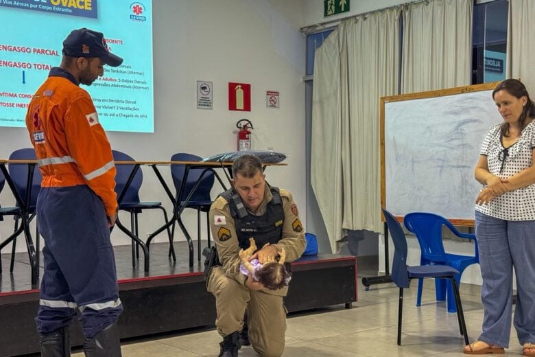 Sevor reúne policiais militares e família em João Monlevade para instrução sobre primeiros socorros e desengasgo