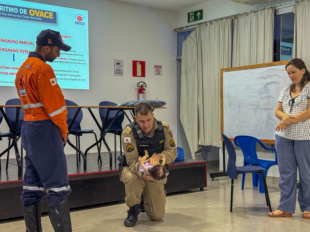 Sevor reúne policiais militares e família em João Monlevade para instrução sobre primeiros socorros e desengasgo