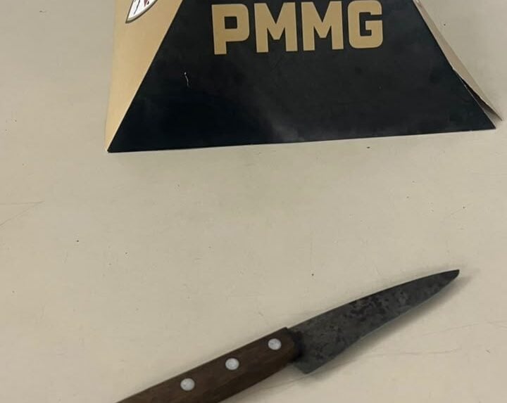 Homem é preso após ameaçar matar mulher de 62 anos com faca em João Monlevade