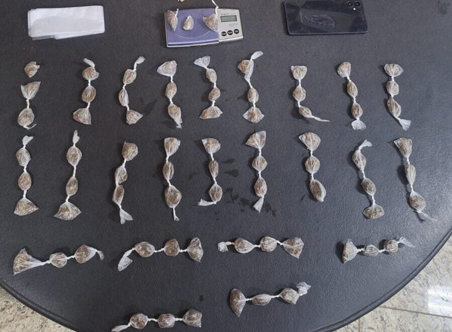 Polícia Militar prende homem por tráfico de drogas no bairro Santa Cruz em Barão de Cocais