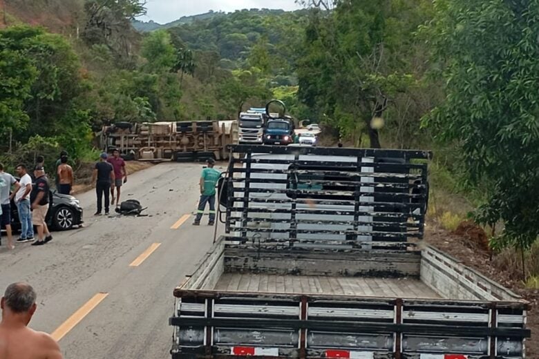 Itabira: cinco pessoas ficam feridas após colisão entre carro e caminhão na MG-129