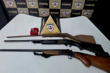 Homem de 63 anos é preso após a Polícia Militar apreender três espingardas na zona rural de Itabira