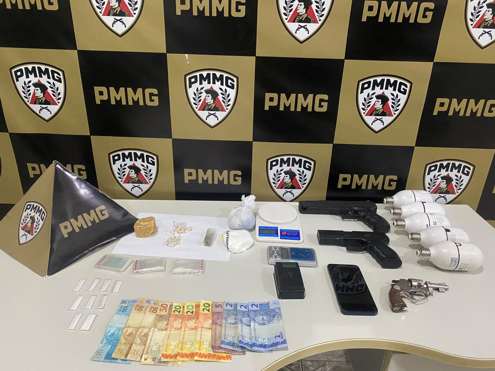 Homem é preso por tráfico de drogas e posse ilegal de arma em São Domingos do Prata