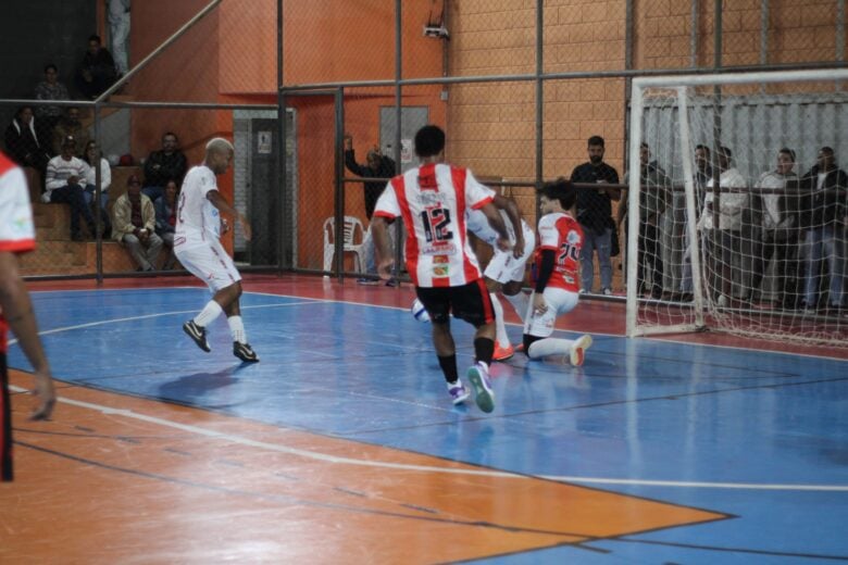 Copa Aroeira de Futsal começa com 11 equipes em Barão de Cocais