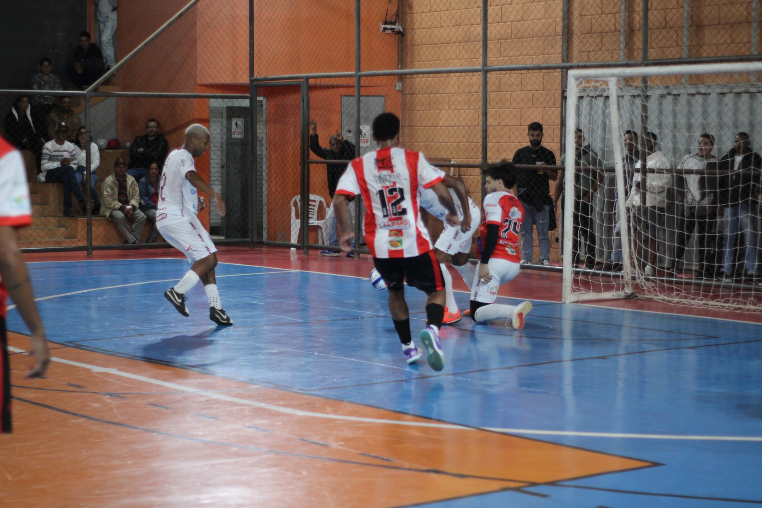 Copa Aroeira de Futsal começa com 11 equipes em Barão de Cocais