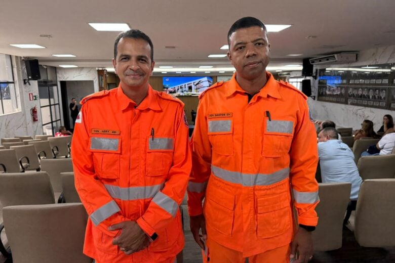 Tenente Nery deixa comando dos Bombeiros de Itabira e é homenageado na Câmara; Santos assume