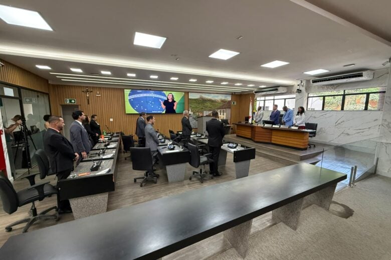 Pós-eleição na Câmara de Itabira tem silêncio de Didi, comemoração de apoiadores de Lula e aposta de R$ 1 mil