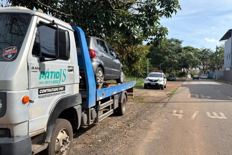 Polícia recupera carro furtado e identifica dois suspeitos em João Monlevade