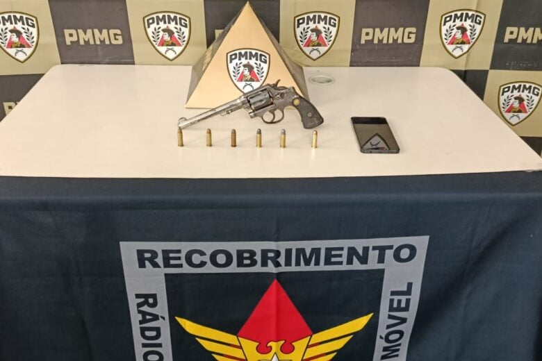 Polícia prende dois homens com revólver e apreende moto adulterada em João Monlevade