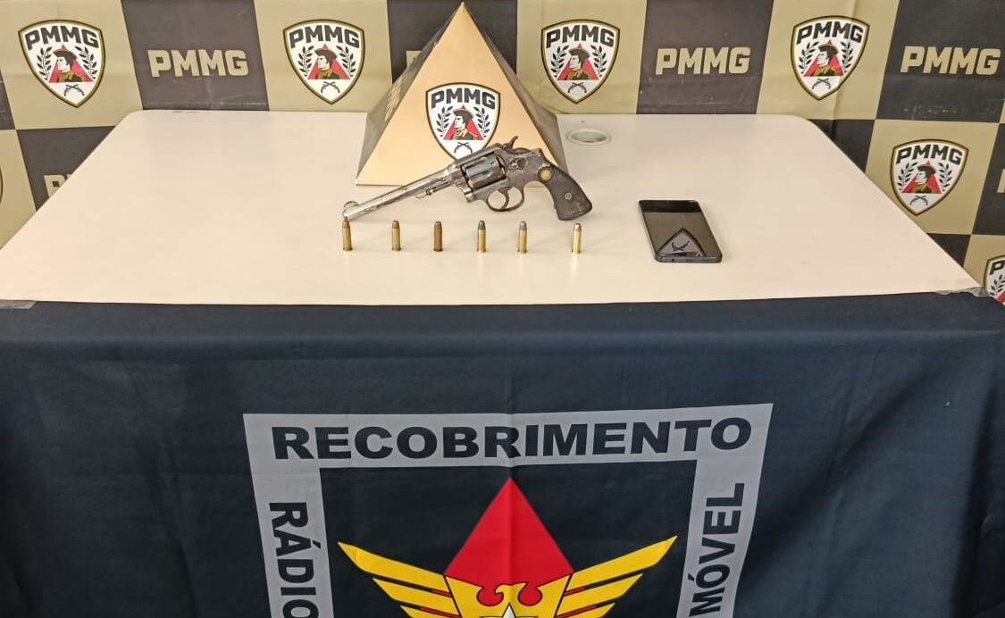 Polícia prende dois homens com revólver e apreende moto adulterada em João Monlevade