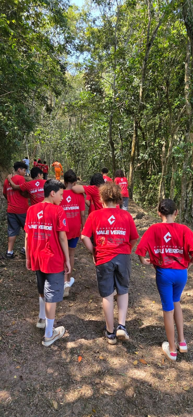 São Gonçalo do Rio Abaixo: Agrofloresta se transforma em sala de aula para Bombeiros Mirins