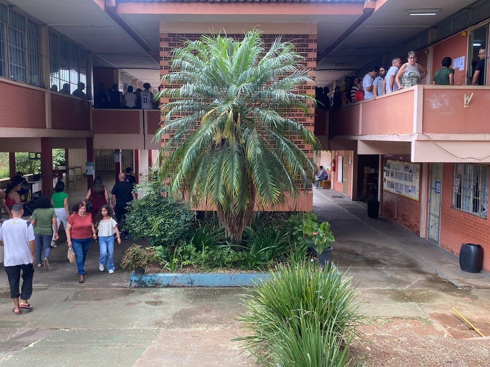Eleitores chegam cedo às urnas em Itabira e relatam expectativas para resultado das eleições