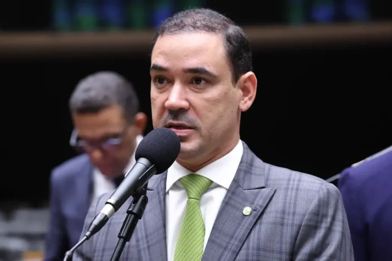 Vicentinho Júnior é eleito governador do Tocantins