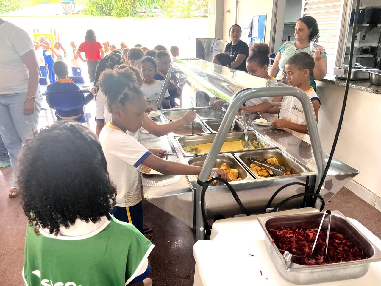 Escola de tempo integral de São Gonçalo do Rio Abaixo mantém campanha  contra o desperdício de alimentos e água