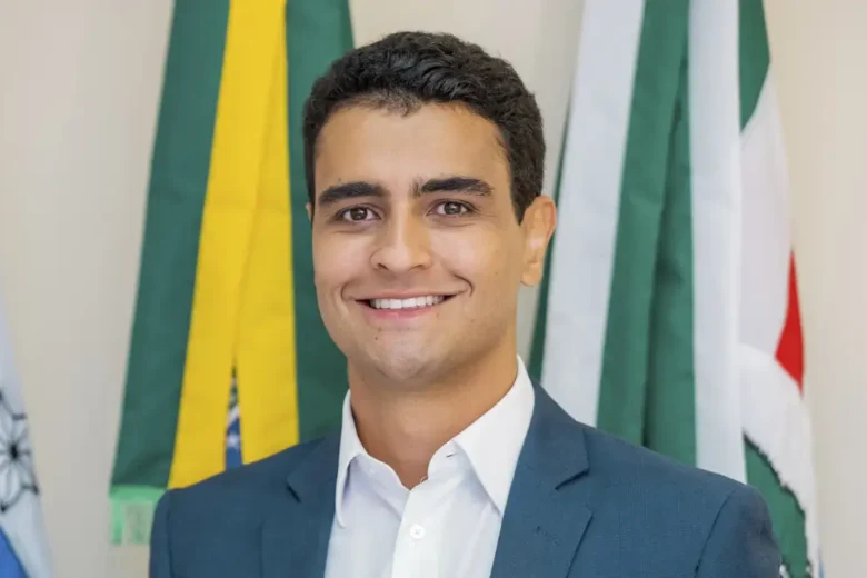Alagoas elege JHC como governador em primeiro turno