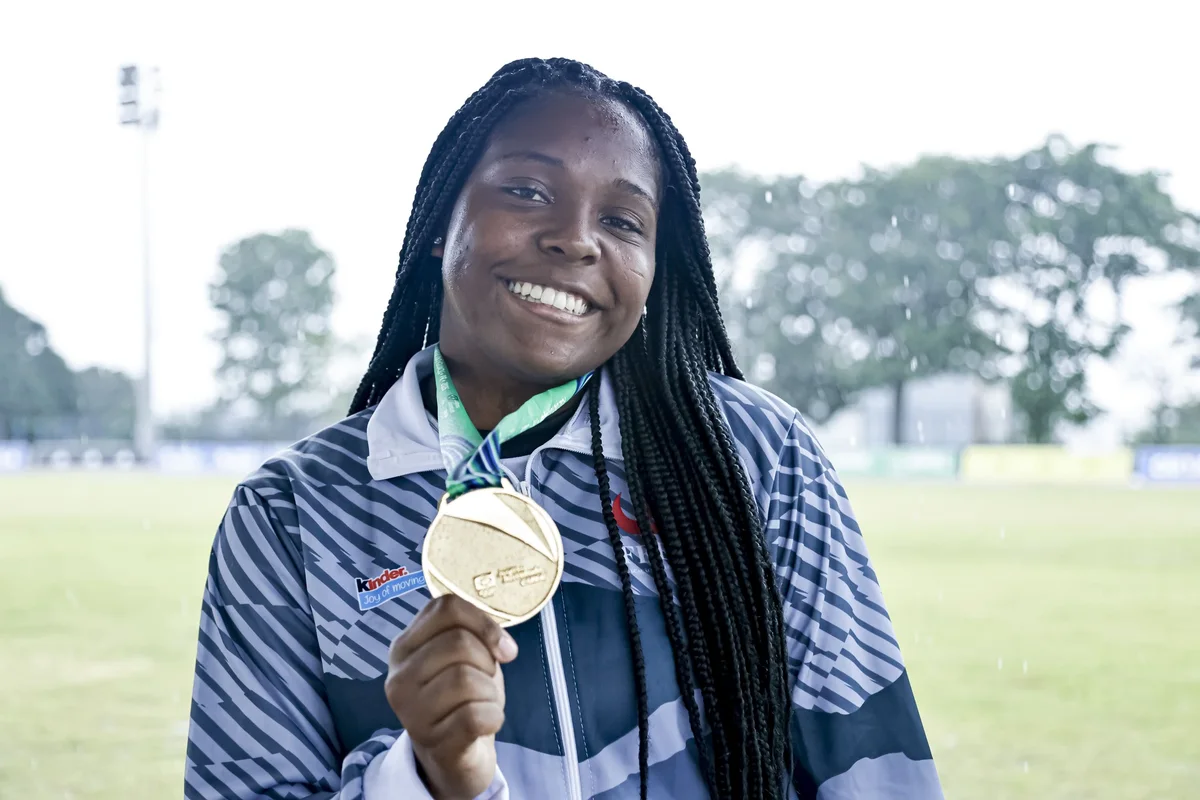 Atleta mineira conquista ouro no arremesso de peso após morte da mãe