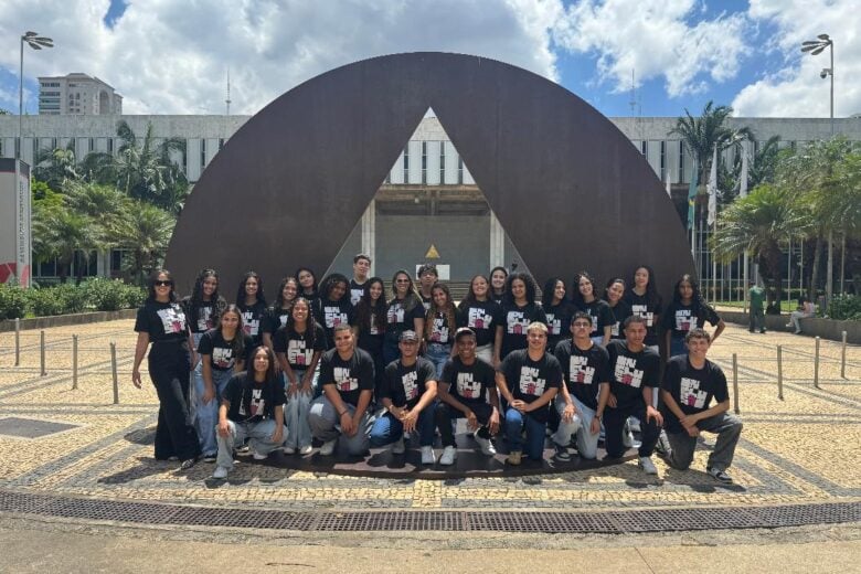 São Gonçalo do Rio Abaixo: alunos do Parlamento Jovem  visitam a Assembleia Legislativa de Minas Gerais