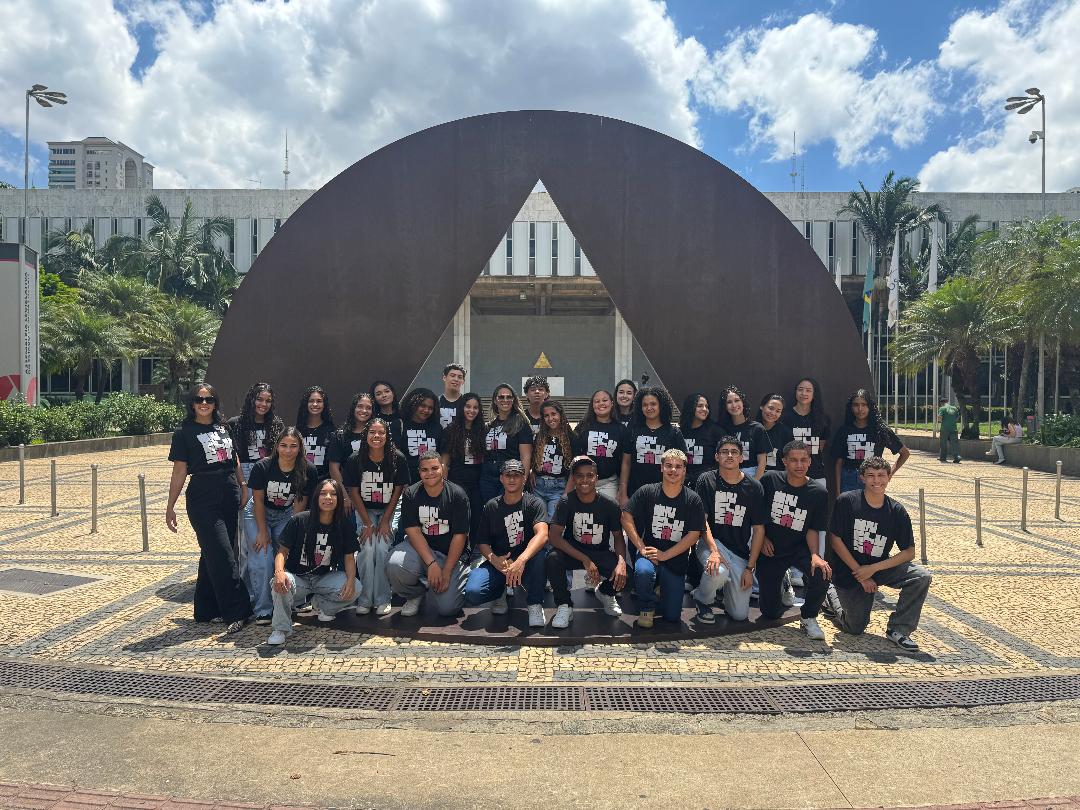 São Gonçalo do Rio Abaixo: alunos do Parlamento Jovem  visitam a Assembleia Legislativa de Minas Gerais