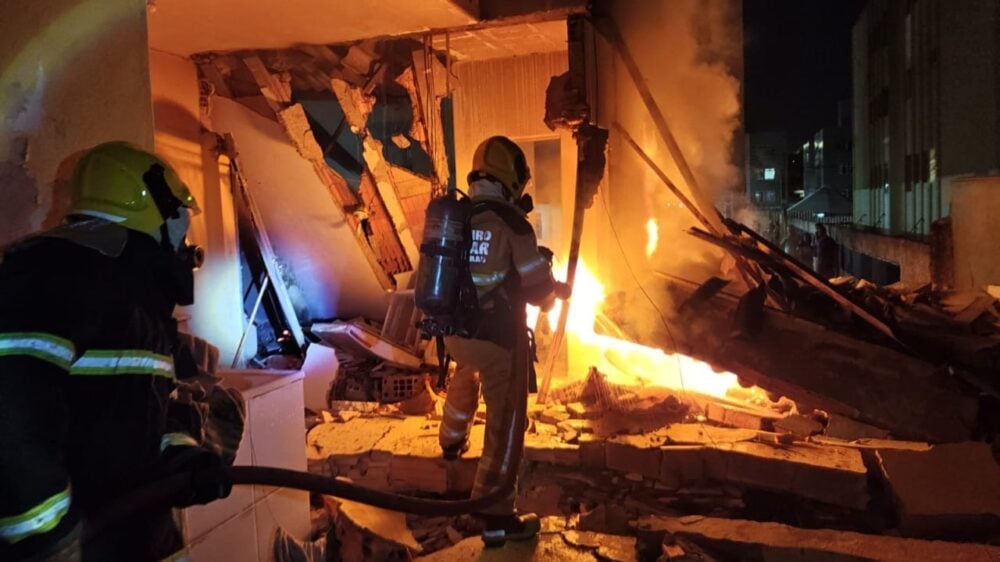 Explosão destrói parte de casa e deixa homem morto em Belo Horizonte