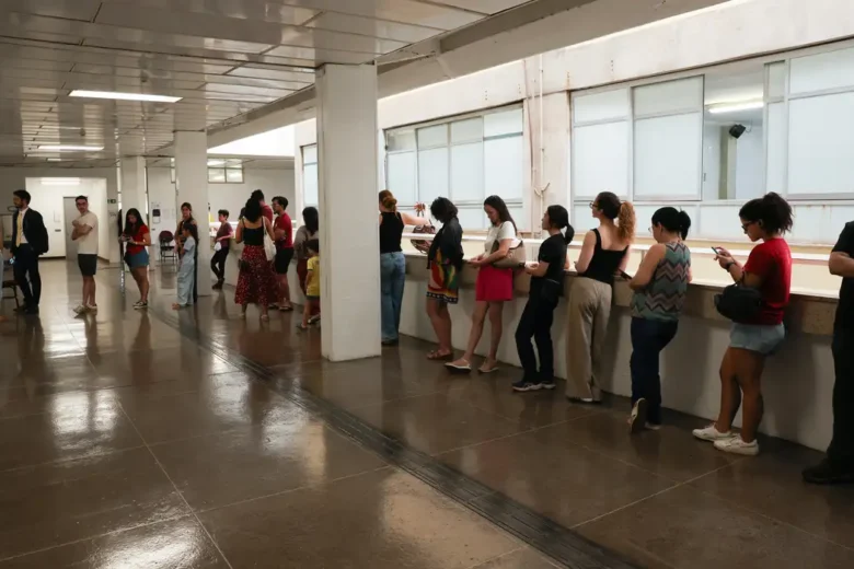 Eleitores podem consultar local de votação pelo e-Título e canais oficiais do TSE: Saiba mais