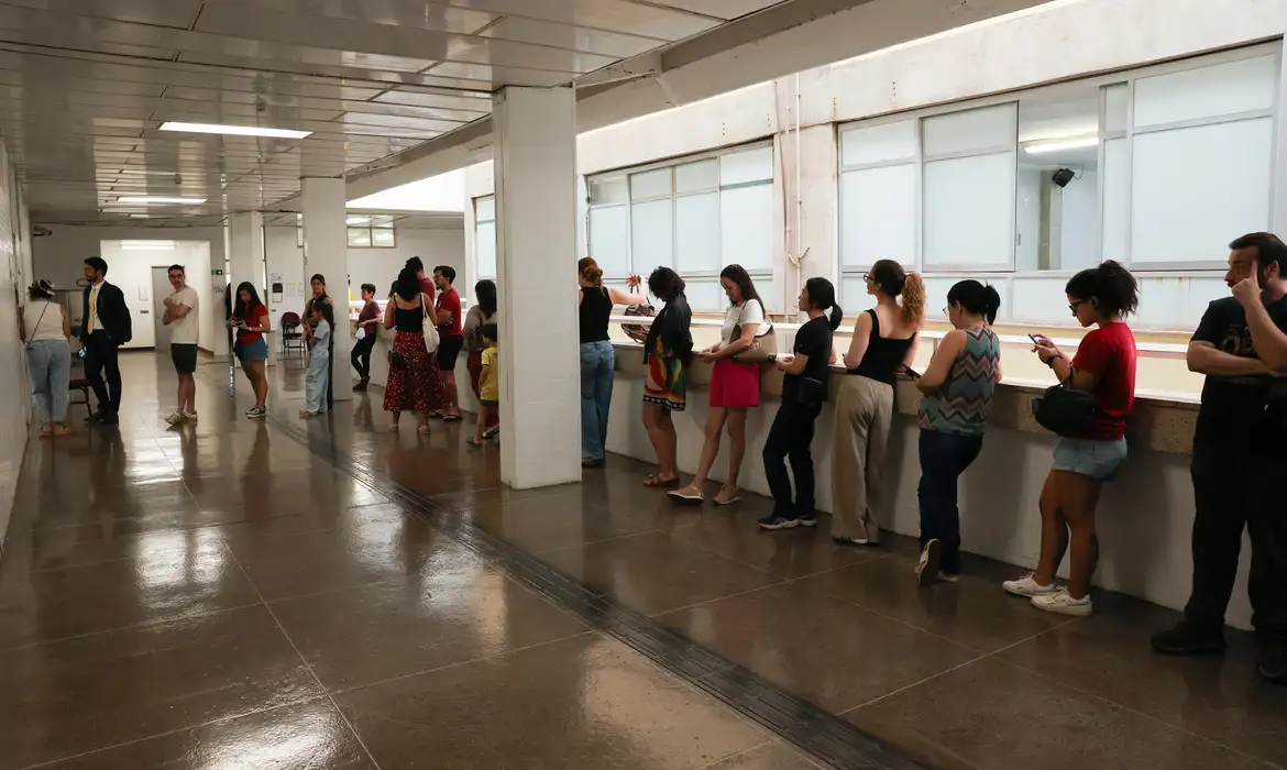 Eleitores podem consultar local de votação pelo e-Título e canais oficiais do TSE: Saiba mais