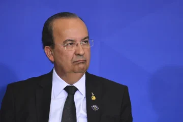 Jorginho Mello garante reeleição ao governo de Santa Catarina no primeiro turno