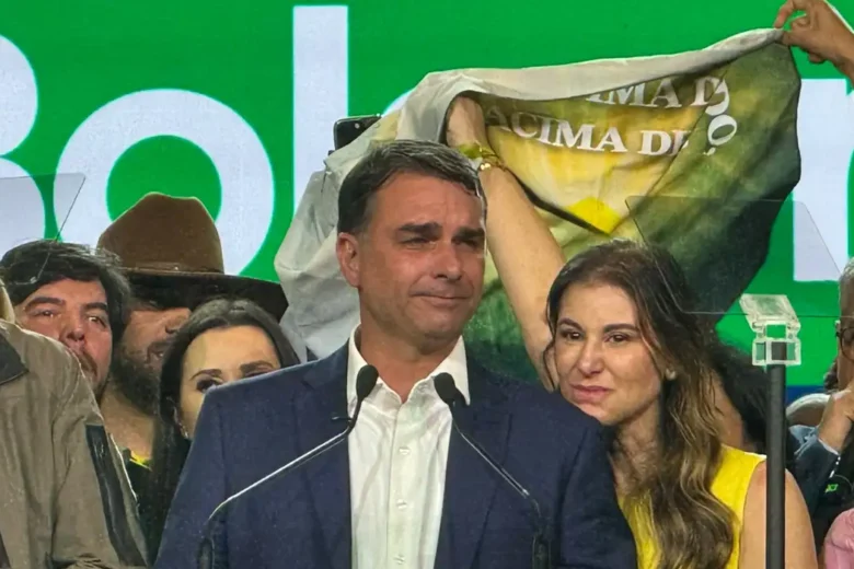 Sabatina na Globo: Flávio promete manter o fim da escala 6×1 e diz que só quer um mandato