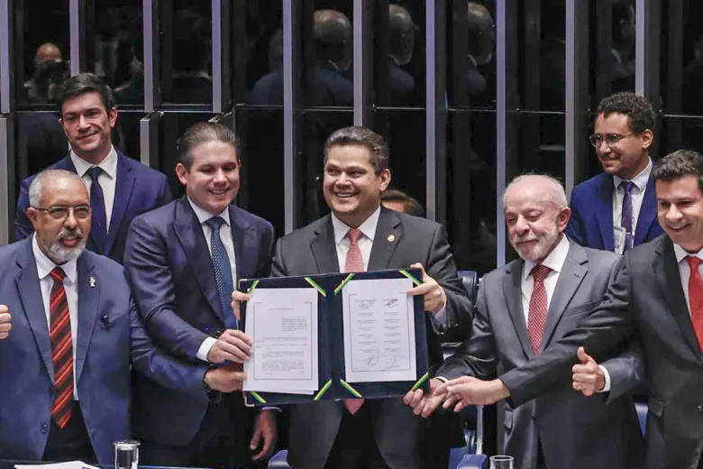 Fim da escala 6×1 é promulgado e prevê duas folgas semanais para trabalhadores