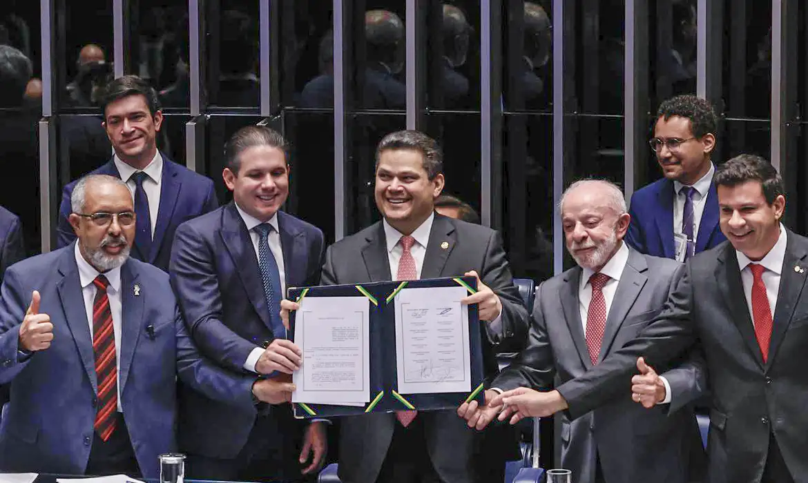 Fim da escala 6×1 é promulgado e prevê duas folgas semanais para trabalhadores